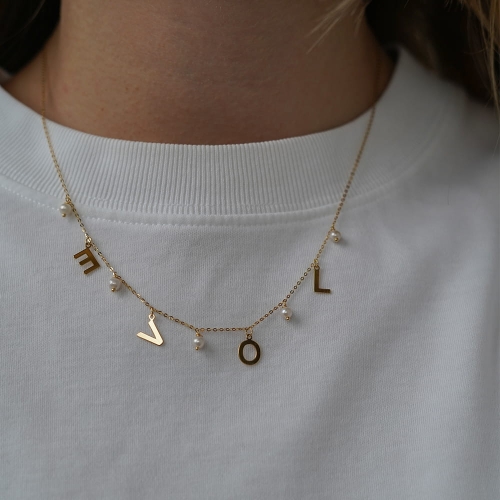 Złoty choker 5 wiszących pereł z napisem LOVE 585