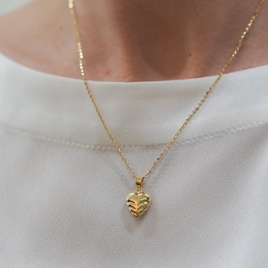 Złoty wisiorek serce z wzorem próby 585
