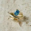 Złoty pierścionek 585 szeroki z niebieskim oczkiem Blue Stone Bold