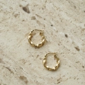 Złote kolczyki koła z greckim wzorem 585 16 mm