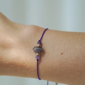 Złota bransoletka handmade z grotem i ametystem 585