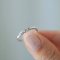 Pierścionek Trevia z białego złota z diamentami próby 585
