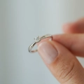 Pierścionek Celeste Grande z białego złota z diamentem próby 585