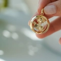 Złoty wisiorek Flora Orb próby 585