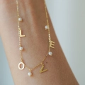 Złoty choker 5 wiszących pereł z napisem LOVE 585
