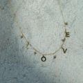 Złoty choker 5 wiszących pereł z napisem LOVE 585