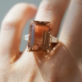 Złoty pierścionek Alba Rosa z morganitem i diamentami próby 585