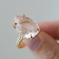Złoty pierścionek z kwarcem różowym 18,80 ct próby 585