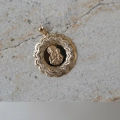 Złoty medalik Matka Boża z Dzieciątkiem 40 mm próby 585